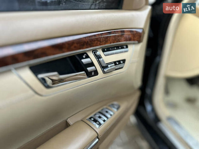 Черный Мерседес С Класс, объемом двигателя 5.46 л и пробегом 280 тыс. км за 8500 $, фото 2 на Automoto.ua