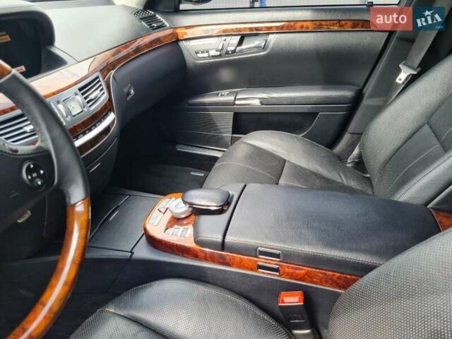 Чорний Мерседес С Клас, об'ємом двигуна 5.5 л та пробігом 203 тис. км за 11400 $, фото 7 на Automoto.ua