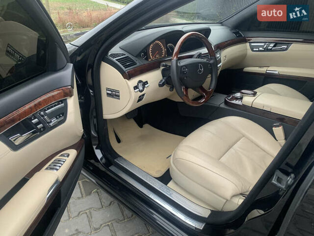 Черный Мерседес С Класс, объемом двигателя 5.51 л и пробегом 249 тыс. км за 14000 $, фото 12 на Automoto.ua