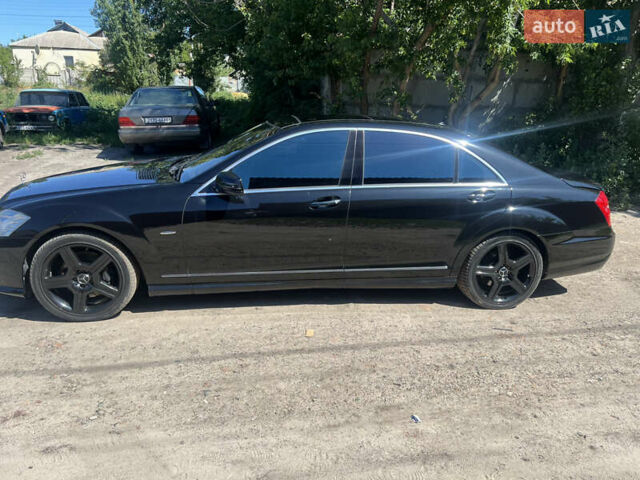 Мерседес С Класс 2007 в Харькове на Automoto.ua Черный Мерседес С Класс, объемом двигателя 5.5 л и пробегом 196 тыс. км за 18000 $, фото 1 на Automoto.ua