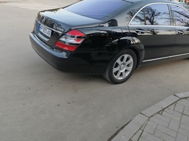Черный Мерседес С Класс, объемом двигателя 5.5 л и пробегом 240 тыс. км за 8999 $, фото 1 на Automoto.ua