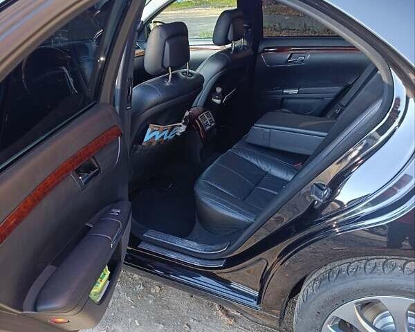 Мерседес С Класс 2007 в Львове на Automoto.ua Черный Мерседес С Класс, объемом двигателя 3.2 л и пробегом 320 тыс. км за 15000 $, фото 4 на Automoto.ua