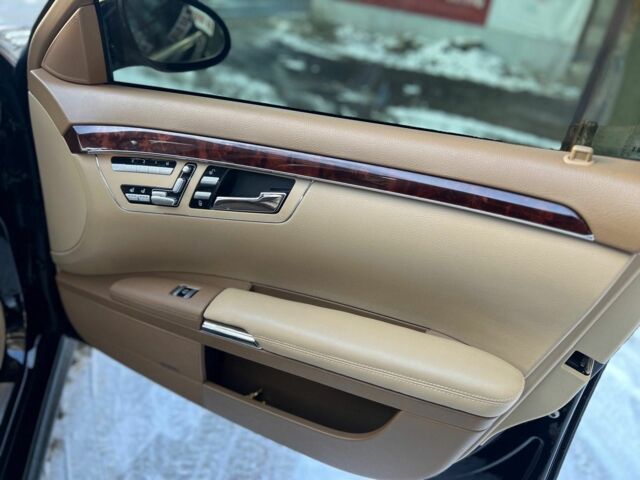 Черный Мерседес С Класс, объемом двигателя 5.5 л и пробегом 330 тыс. км за 10000 $, фото 16 на Automoto.ua