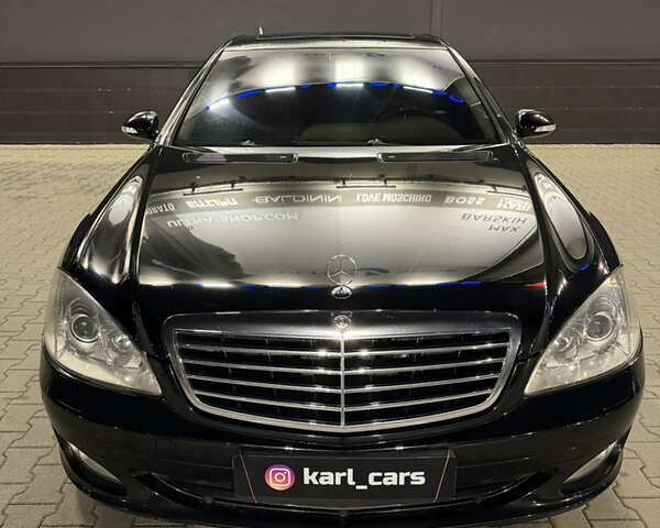 Черный Мерседес С Класс, объемом двигателя 5.5 л и пробегом 176 тыс. км за 8499 $, фото 2 на Automoto.ua