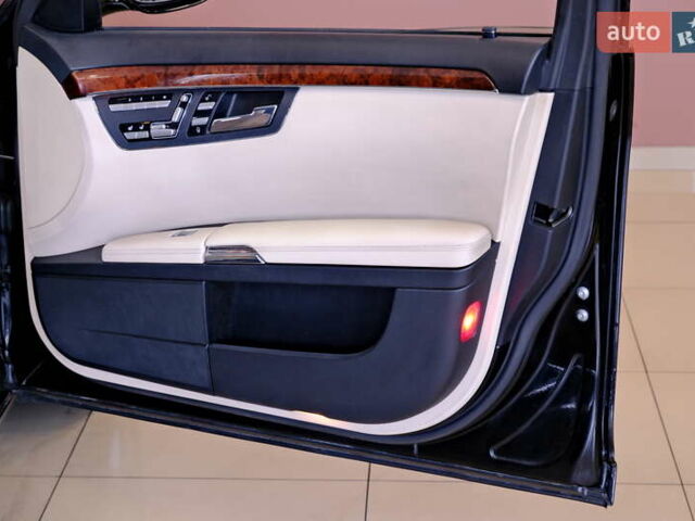 Чорний Мерседес С Клас, об'ємом двигуна 4.7 л та пробігом 218 тис. км за 8900 $, фото 51 на Automoto.ua