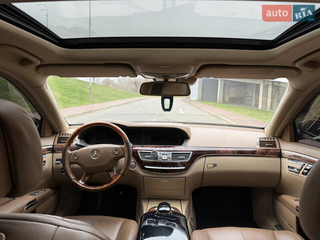 Черный Мерседес С Класс, объемом двигателя 3.5 л и пробегом 305 тыс. км за 7800 $, фото 19 на Automoto.ua