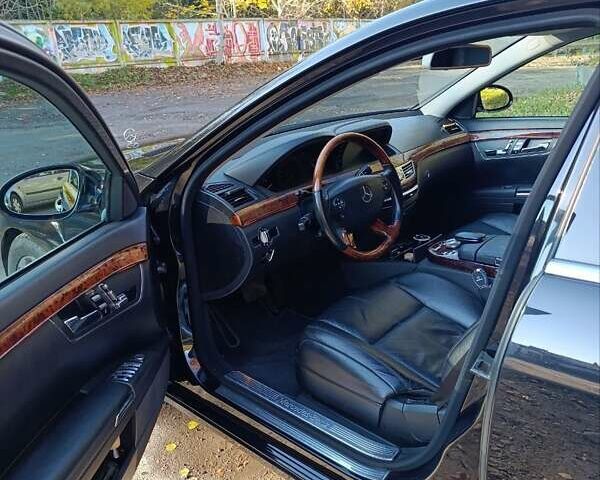 Мерседес С Класс 2007 в Львове на Automoto.ua Черный Мерседес С Класс, объемом двигателя 3.2 л и пробегом 320 тыс. км за 15000 $, фото 7 на Automoto.ua