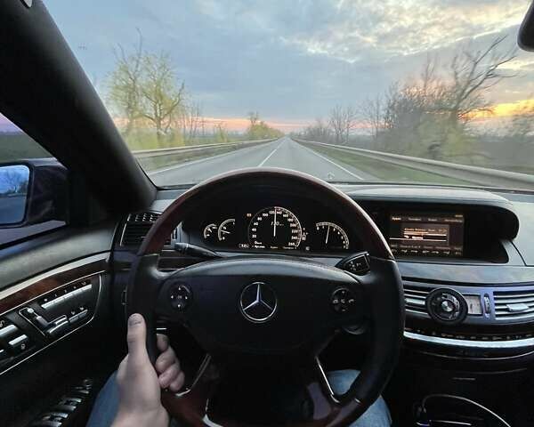 Черный Мерседес С Класс, объемом двигателя 5.46 л и пробегом 300 тыс. км за 13500 $, фото 2 на Automoto.ua