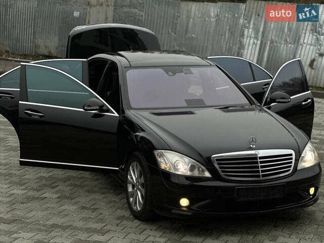 Черный Мерседес С Класс, объемом двигателя 5.46 л и пробегом 270 тыс. км за 8700 $, фото 3 на Automoto.ua