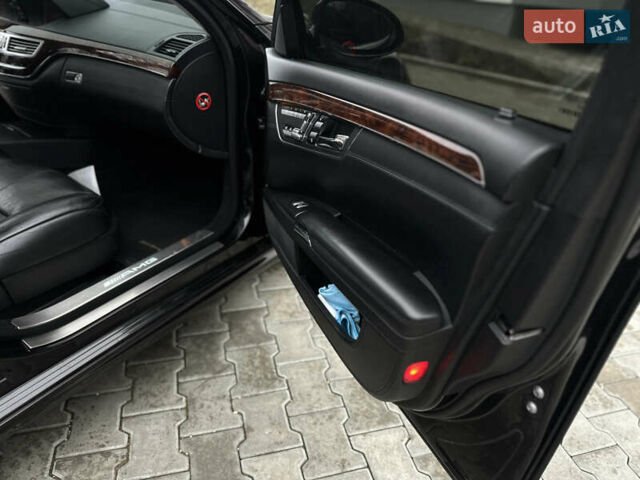Черный Мерседес С Класс, объемом двигателя 5.46 л и пробегом 270 тыс. км за 8700 $, фото 35 на Automoto.ua