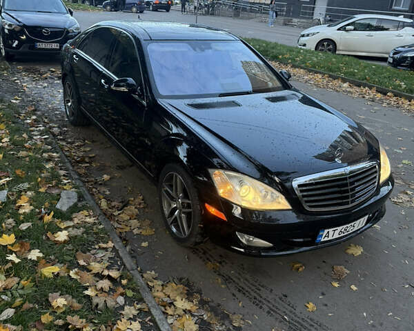 Чорний Мерседес С Клас, об'ємом двигуна 5.5 л та пробігом 155 тис. км за 16800 $, фото 4 на Automoto.ua