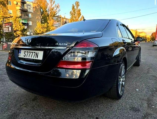 Черный Мерседес С Класс, объемом двигателя 3 л и пробегом 300 тыс. км за 10200 $, фото 2 на Automoto.ua