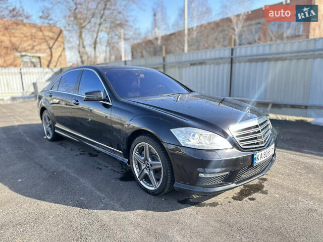 Черный Мерседес С Класс, объемом двигателя 5.5 л и пробегом 172 тыс. км за 11500 $, фото 1 на Automoto.ua