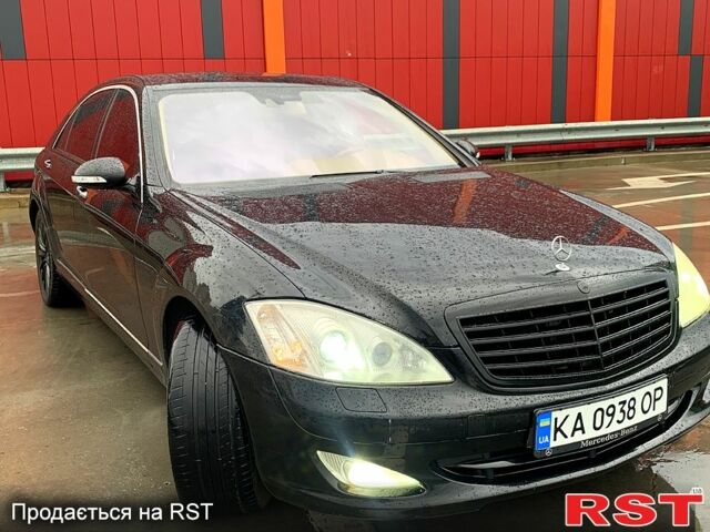 Черный Мерседес С Класс, объемом двигателя 5.5 л и пробегом 250 тыс. км за 7850 $, фото 2 на Automoto.ua