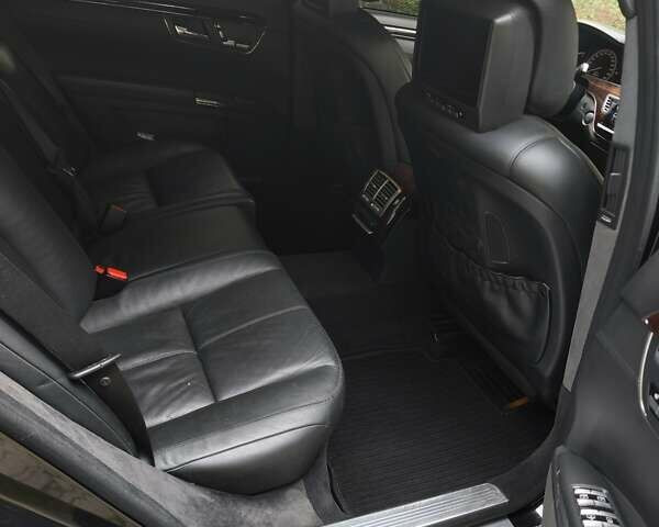 Черный Мерседес С Класс, объемом двигателя 5.46 л и пробегом 322 тыс. км за 15000 $, фото 35 на Automoto.ua