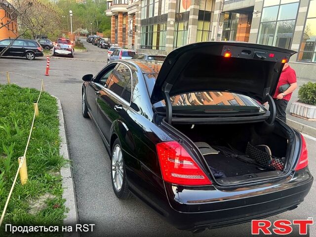 Черный Мерседес С Класс, объемом двигателя 5.5 л и пробегом 218 тыс. км за 13800 $, фото 3 на Automoto.ua