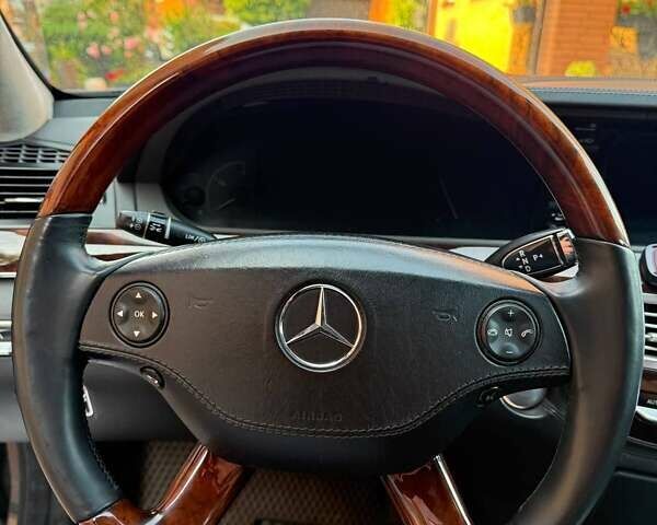 Чорний Мерседес С Клас, об'ємом двигуна 5.5 л та пробігом 240 тис. км за 12200 $, фото 22 на Automoto.ua