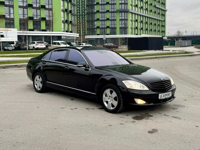 Черный Мерседес С Класс, объемом двигателя 5.5 л и пробегом 258 тыс. км за 7150 $, фото 1 на Automoto.ua