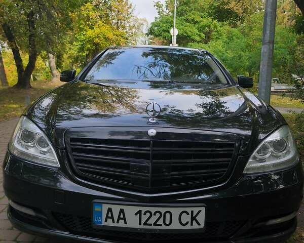 Черный Мерседес С Класс, объемом двигателя 5.46 л и пробегом 322 тыс. км за 15000 $, фото 24 на Automoto.ua