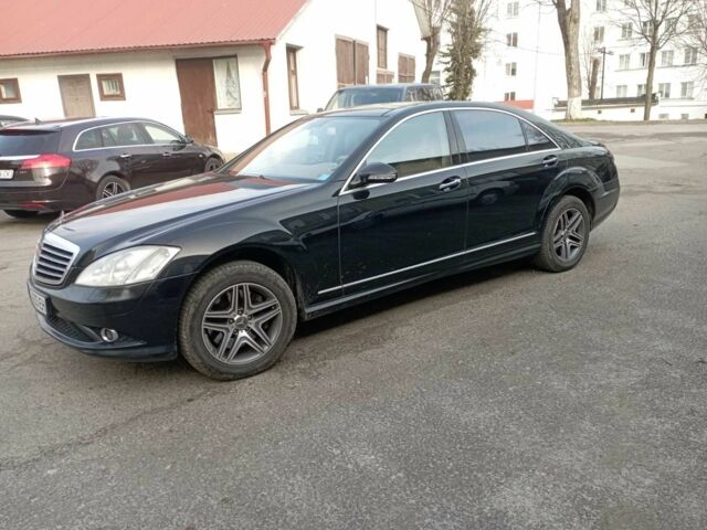 Черный Мерседес С Класс, объемом двигателя 5.5 л и пробегом 236 тыс. км за 11000 $, фото 1 на Automoto.ua