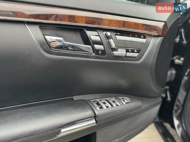 Черный Мерседес С Класс, объемом двигателя 3.5 л и пробегом 217 тыс. км за 10300 $, фото 41 на Automoto.ua