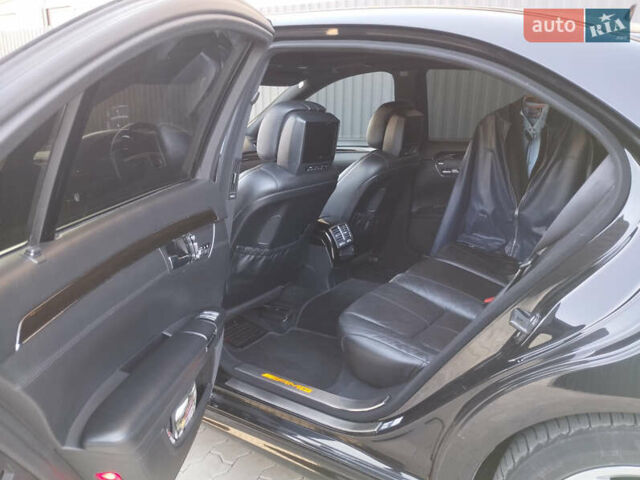 Черный Мерседес С Класс, объемом двигателя 5.5 л и пробегом 220 тыс. км за 12999 $, фото 11 на Automoto.ua