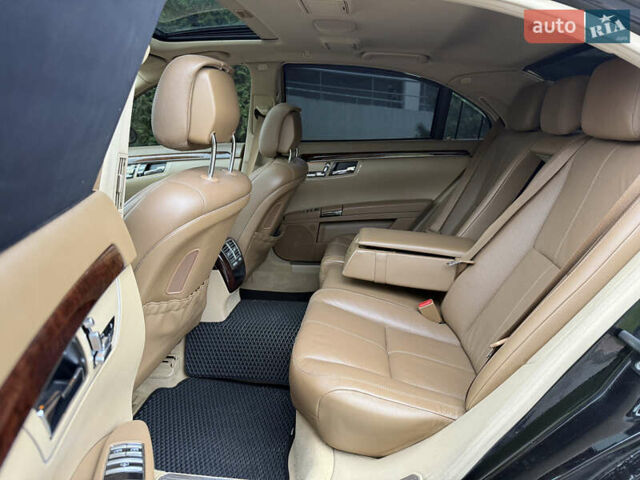 Черный Мерседес С Класс, объемом двигателя 3.5 л и пробегом 305 тыс. км за 7800 $, фото 30 на Automoto.ua