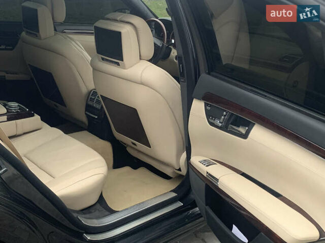 Черный Мерседес С Класс, объемом двигателя 5.51 л и пробегом 249 тыс. км за 14000 $, фото 24 на Automoto.ua