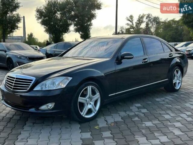 Черный Мерседес С Класс, объемом двигателя 5.5 л и пробегом 205 тыс. км за 11400 $, фото 1 на Automoto.ua
