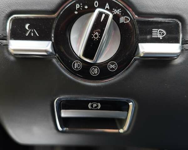 Черный Мерседес С Класс, объемом двигателя 5.46 л и пробегом 322 тыс. км за 15000 $, фото 5 на Automoto.ua