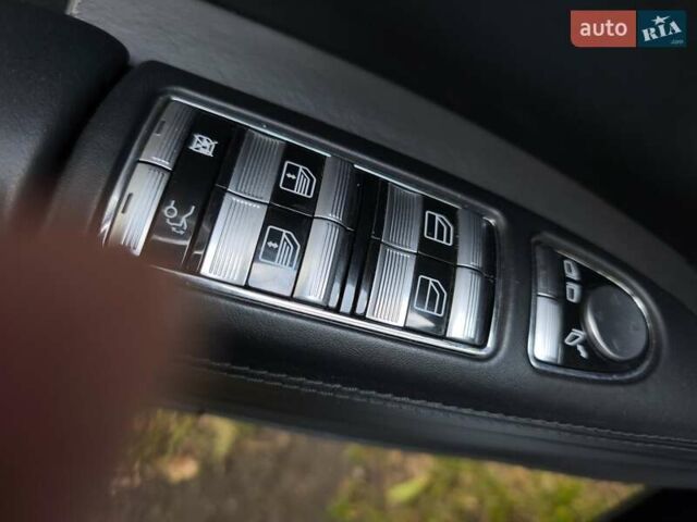 Черный Мерседес С Класс, объемом двигателя 5.46 л и пробегом 322 тыс. км за 15000 $, фото 8 на Automoto.ua