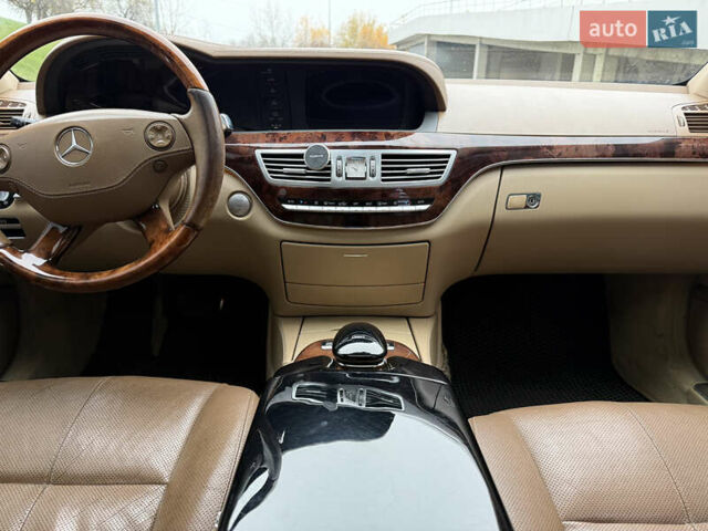 Черный Мерседес С Класс, объемом двигателя 3.5 л и пробегом 305 тыс. км за 7800 $, фото 20 на Automoto.ua