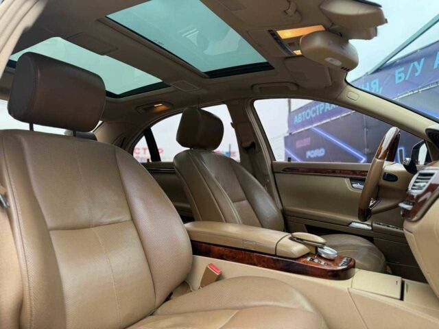 Черный Мерседес С Класс, объемом двигателя 5.5 л и пробегом 265 тыс. км за 10499 $, фото 13 на Automoto.ua