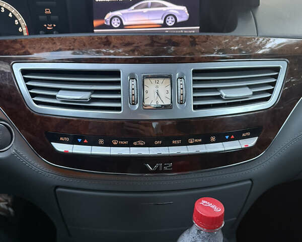 Чорний Мерседес С Клас, об'ємом двигуна 5.5 л та пробігом 155 тис. км за 16800 $, фото 12 на Automoto.ua