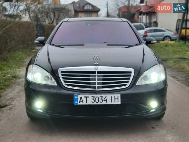 Черный Мерседес С Класс, объемом двигателя 5.5 л и пробегом 300 тыс. км за 9999 $, фото 1 на Automoto.ua