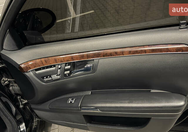 Черный Мерседес С Класс, объемом двигателя 5.5 л и пробегом 176 тыс. км за 8499 $, фото 35 на Automoto.ua