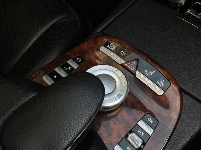 Черный Мерседес С Класс, объемом двигателя 5.5 л и пробегом 303 тыс. км за 10400 $, фото 21 на Automoto.ua