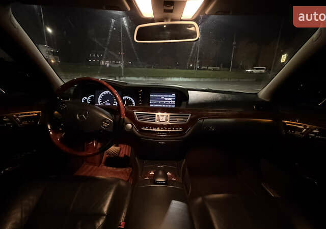 Черный Мерседес С Класс, объемом двигателя 5.5 л и пробегом 176 тыс. км за 8499 $, фото 51 на Automoto.ua