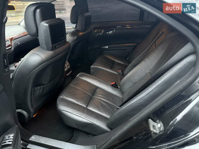 Чорний Мерседес С Клас, об'ємом двигуна 5.46 л та пробігом 560 тис. км за 7650 $, фото 17 на Automoto.ua