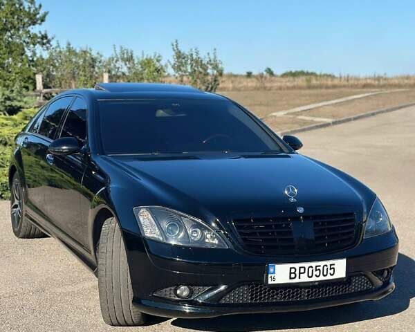 Чорний Мерседес С Клас, об'ємом двигуна 5.46 л та пробігом 351 тис. км за 12600 $, фото 1 на Automoto.ua
