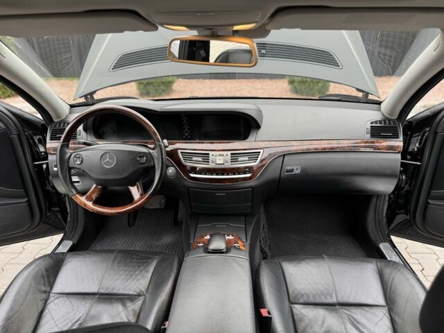 Черный Мерседес С Класс, объемом двигателя 3.5 л и пробегом 217 тыс. км за 10300 $, фото 18 на Automoto.ua