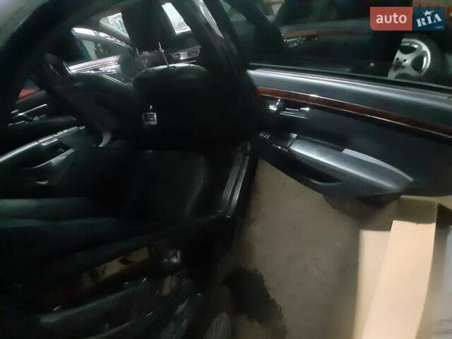 Черный Мерседес С Класс, объемом двигателя 5.5 л и пробегом 270 тыс. км за 5100 $, фото 9 на Automoto.ua