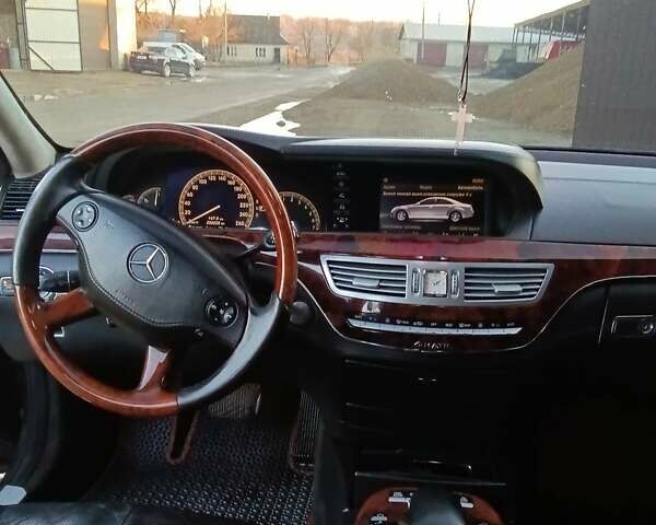 Черный Мерседес С Класс, объемом двигателя 5.5 л и пробегом 204 тыс. км за 12650 $, фото 24 на Automoto.ua