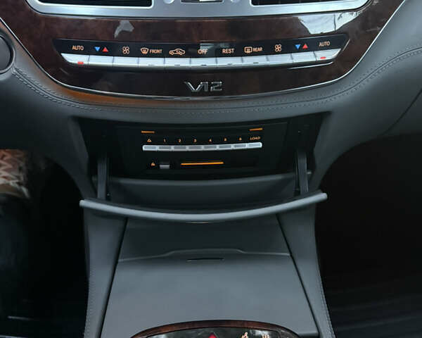 Чорний Мерседес С Клас, об'ємом двигуна 5.5 л та пробігом 155 тис. км за 16800 $, фото 13 на Automoto.ua