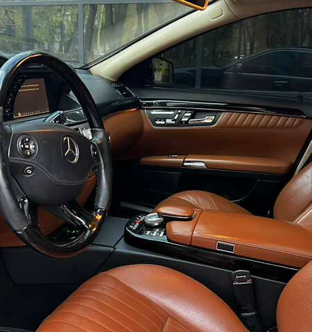 Черный Мерседес С Класс, объемом двигателя 5.5 л и пробегом 305 тыс. км за 14300 $, фото 7 на Automoto.ua