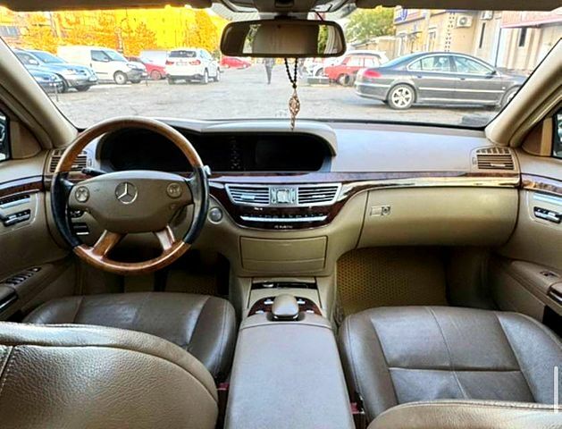 Черный Мерседес С Класс, объемом двигателя 3 л и пробегом 300 тыс. км за 10200 $, фото 11 на Automoto.ua