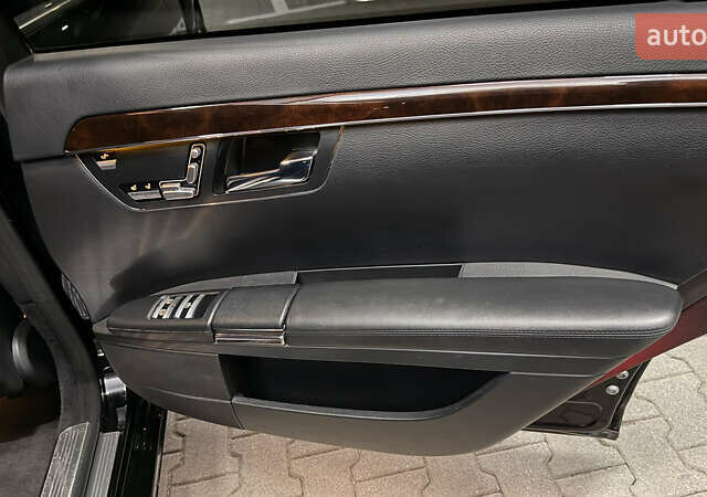 Черный Мерседес С Класс, объемом двигателя 5.5 л и пробегом 176 тыс. км за 8499 $, фото 47 на Automoto.ua