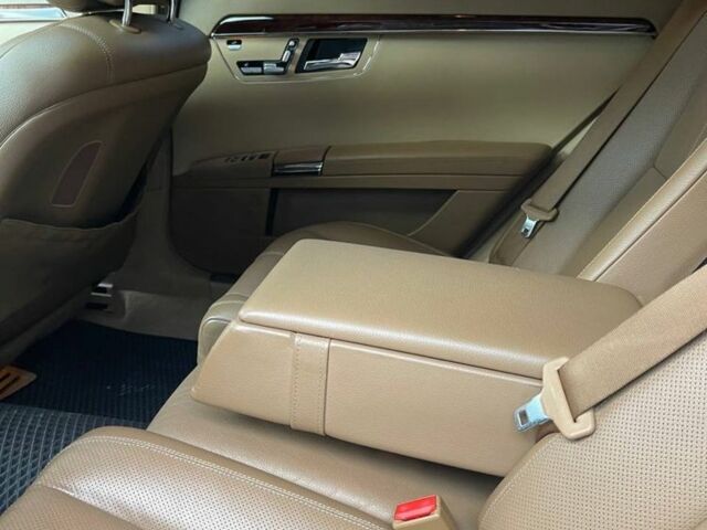 Чорний Мерседес С Клас, об'ємом двигуна 3.5 л та пробігом 340 тис. км за 8450 $, фото 4 на Automoto.ua