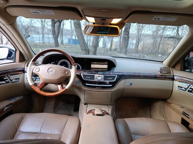 Черный Мерседес С Класс, объемом двигателя 5.5 л и пробегом 240 тыс. км за 8999 $, фото 7 на Automoto.ua