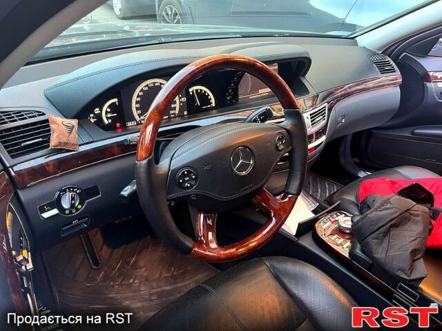 Черный Мерседес С Класс, объемом двигателя 5.5 л и пробегом 218 тыс. км за 13800 $, фото 1 на Automoto.ua